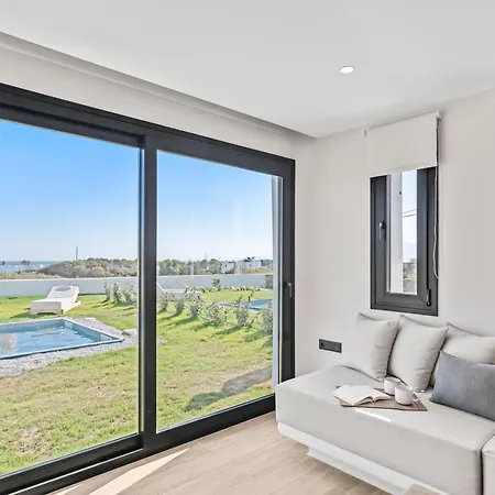 Вилла Naxian Spirit Luxury Plaka *